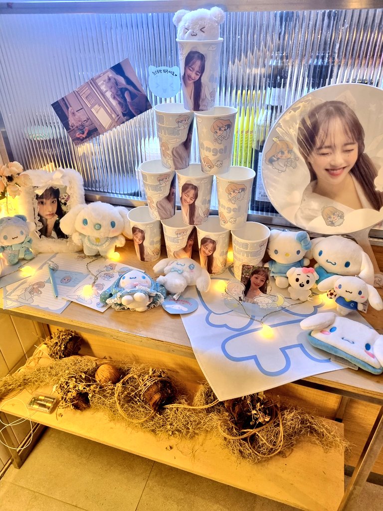 linto_12's tweet photo. #LovelettertoCHUU
#지우에게_전하는_안부인사
만이님으 애정 가득한 그림과 지우가 가득한 생일카페.. 완전히 선물이에요~ 🥹🩵
특전 너무 기여워요! 럭드도 하고 싶었는데 타이밍을 놓쳐버려서 아쉬웁니다ㅠ
카페 이벤트 감사합니다! 지우야 생일축하해🐬🌊💎 https://t.co/XssBrR2tMV