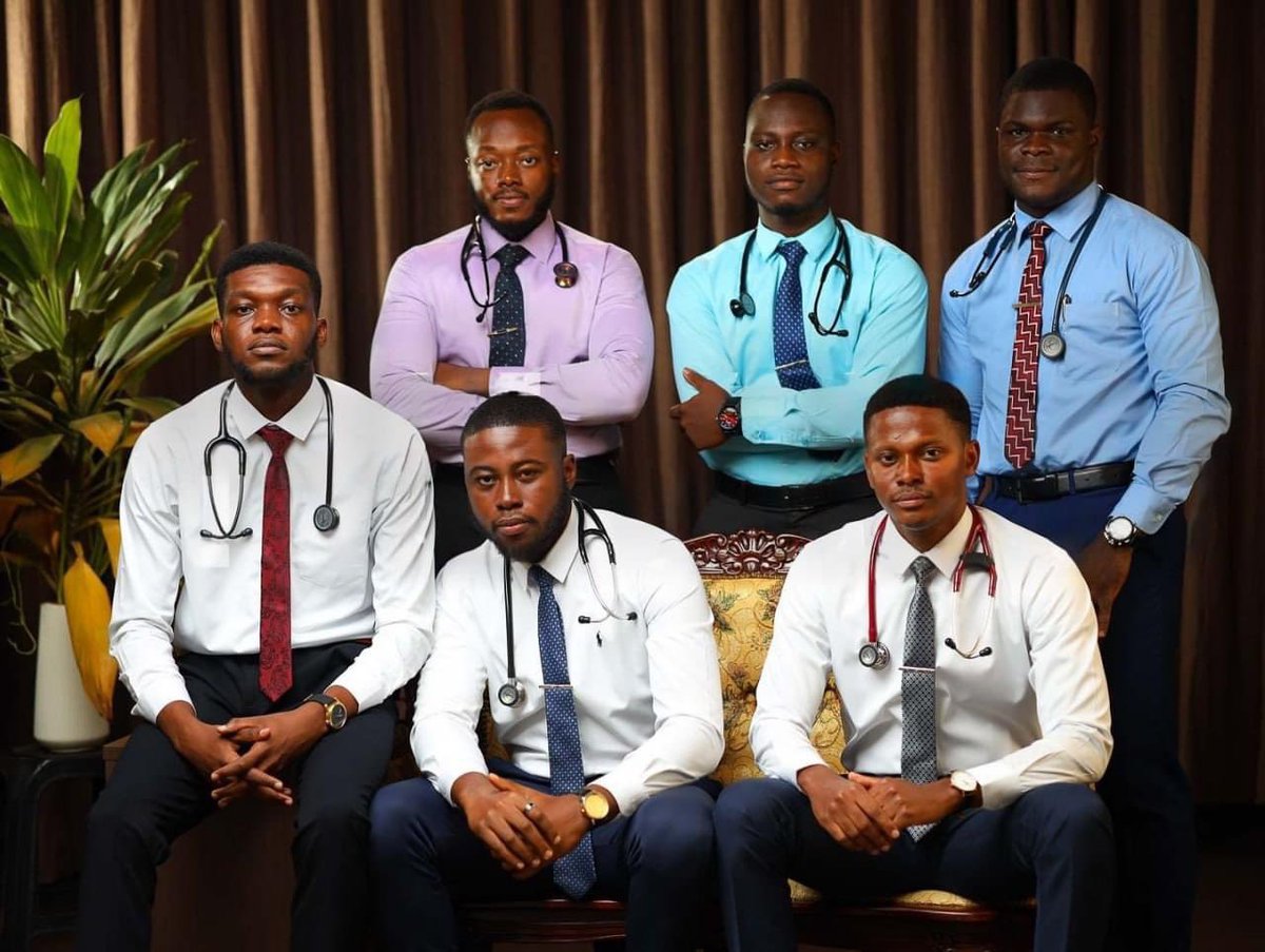 Augusco_'s tweet photo. Behold the freshest APSU Medical Doctors from the (KNUST) School of Medical Sciences.
 
Congratulations guys! The College is proud of you, wishing you the very best in your career💚

#APSU #ActionNkotsee #APSU17 #AUGUSCO #KNUST #AuguscoMadeMe https://t.co/WfiD4tqKEU