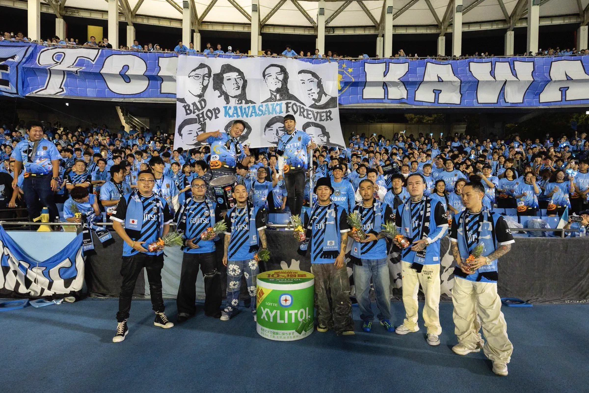 F89f3xvbEAAij_2?format=webp&