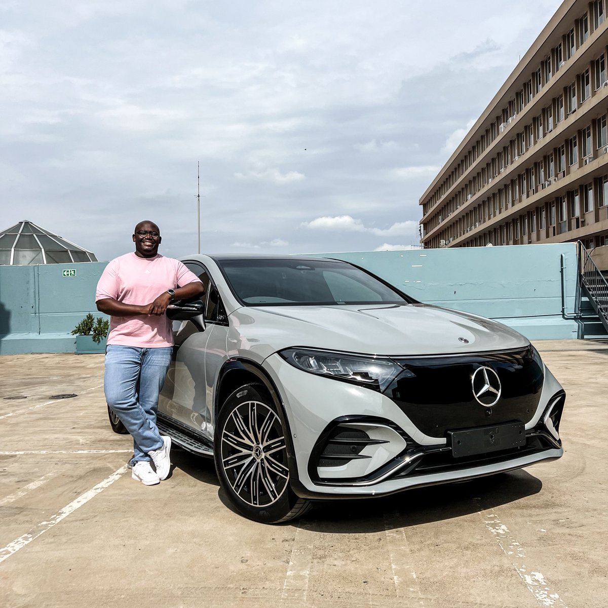 NEW VIDEO! 

My review of the super Luxurious Mercedes-Benz EQS SUV 450 is now live. 

Check it out here:  youtu.be/PaASYQmuVBk?si…