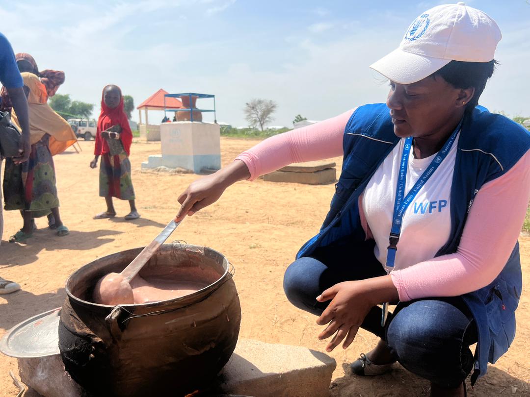 WFP_Cameroon's tweet photo. #Cameroon 🇨🇲
✅ Improve weight gain and reduce #Malnutrition
✅ Boost micronutrient levels
✅ Enhance cognitive function
✅ Strengthen immune system
@WFP invests in enriched porridge 🥣 to ensure all children have the opportunity to reach their full potential.
#SavingLive https://t.co/KsRorM7wJ7