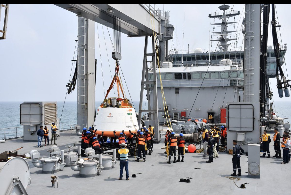 IndianTechGuide's tweet photo. 🚨 Recovered crew module of Gaganyaan 1st test flight onboard INS Shakti on its way to Chennai port. (📸 - @sdhrthmp) https://t.co/Dtgbq5toP4