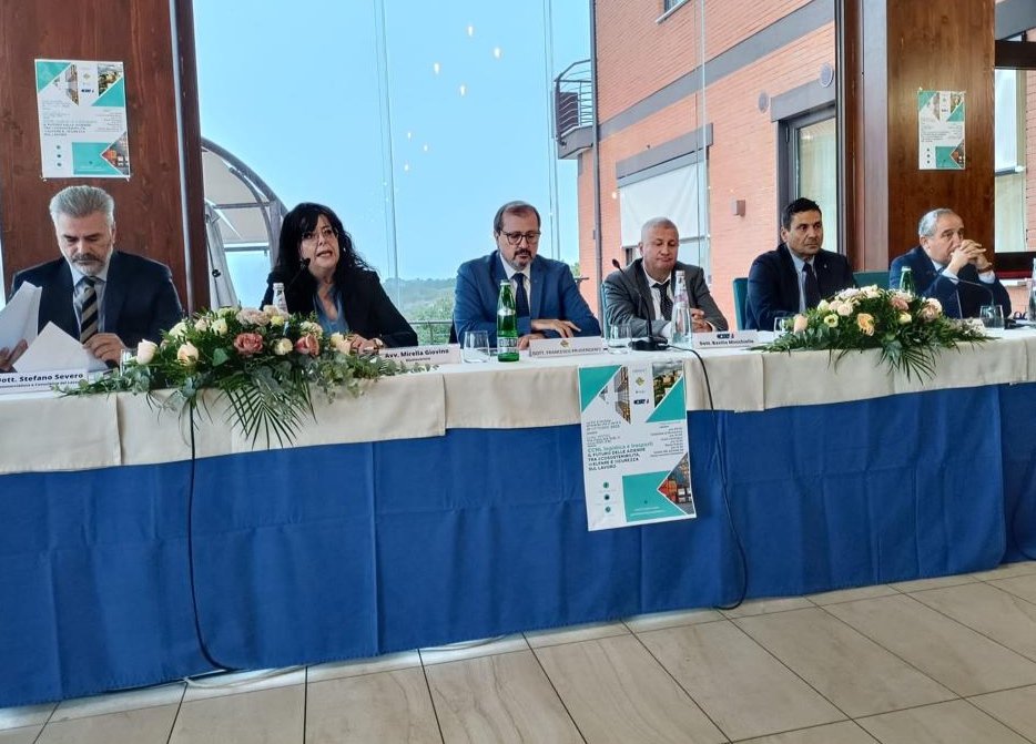 ConfintesaTweet's tweet photo. 👥Si è tenuto questa mattina, presso il #LualHotel di #Pofi (#Frosinone), il Convegno organizzato da #ConapiNazionale, per la presentazione del #CCNL #TrasportieLogistica firmato con #Confintesa, presente con il Segretario Generale Francesco #Prudenzano. https://t.co/QAtBQPC3Vj