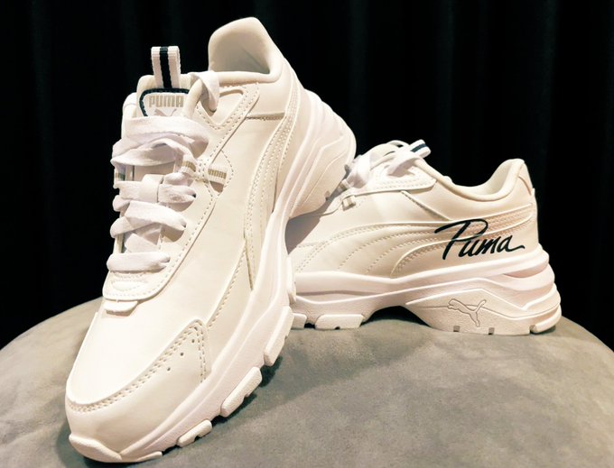 PUMAのスニーカー買った👟中ふわふわでなんかふわふわするの🤣足に優しい🤤👍 https://t.co/dTWbLmTSF0<a href="/tag/fortniteog"class="tags"><span>#fortniteog</span></a>