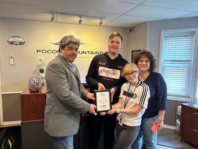 fblaadviserdh's tweet photo. PVFBLA after school visit Pocono MountainVisitorsBureau.PVFBLA Pres,MiraGiuntaTreas,CasperRobieniek, AdvHopely thank Mr Chris Barrett CEO/President PMVB for their support #fblapv ⁦@PVBEARSHS⁩ ⁦@pvsdsuper⁩ ⁦@pafbla⁩ ⁦@FBLA_National⁩ ⁦@PoconoTourism⁩ https://t.co/9an3Jqv1TE