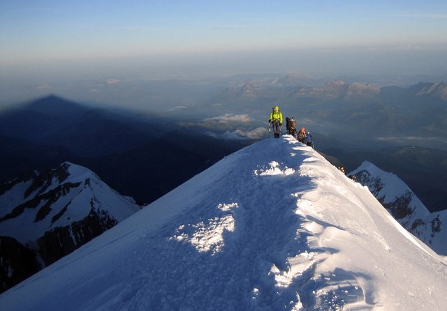 Il Monte Bianco è meno alto. Ridotto di 2,2 metri in due anni
abbanews.eu/mondi-e-orizzo…
<a href="/Cordee4810/">4810</a> #Ambiente