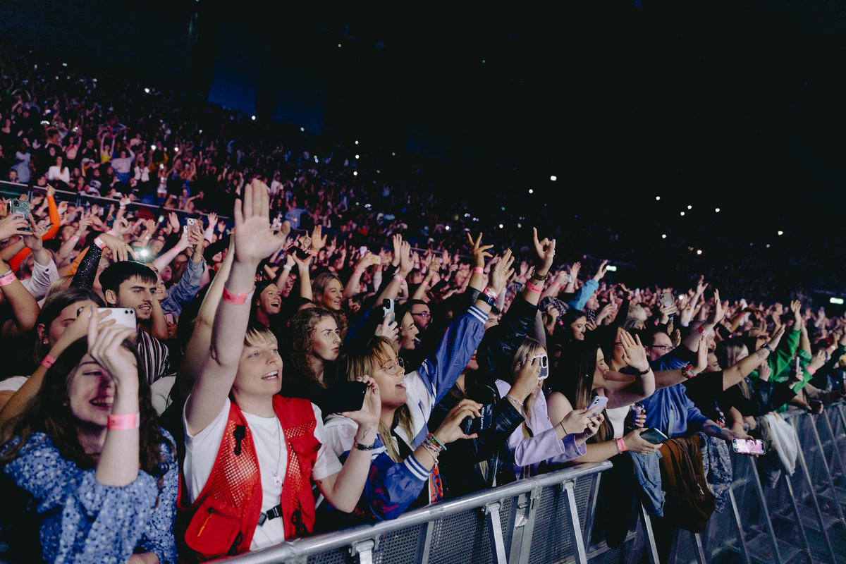 JLS tweet media