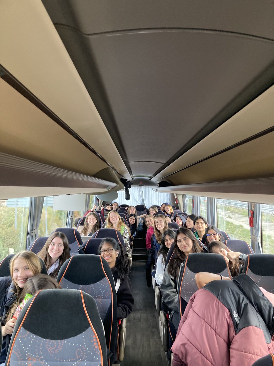 Arrived in Madrid with the U5! On our way to Salamanca, we all very excited for a week of Spanish culture😁