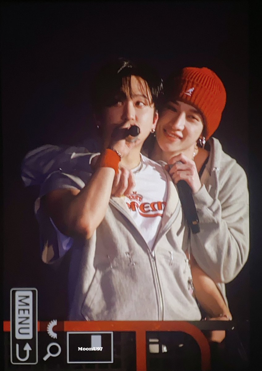 231021 

🐷🐰🐺💕

#스트레이키즈 #스키즈 #straykids #BangChan
#방찬 #バンチャン