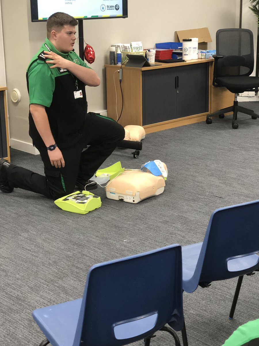 Last night I taught badgers, cadets and parents basic life saving skills and what they need todo in the event of a cardiac arrest and heart attack for #RestartAHeart.
@stjohnambulance @SJASuffolkyouth @SJAYouthEng