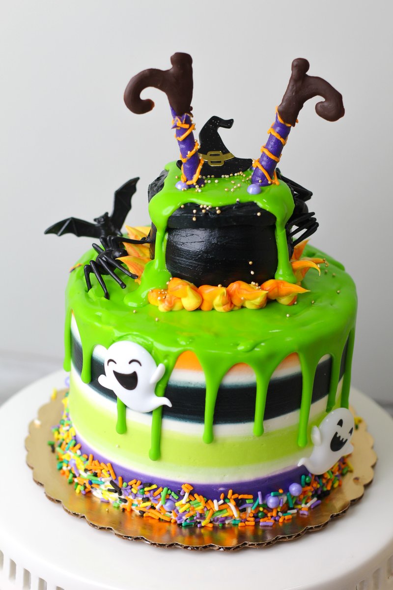 pastries51's tweet image. It's Halloween season, and what could be better than enjoying a spooky cake? Trick-or-treaters and party-goers alike, let's celebrate the season's festivities with plenty of tasty treats! 🎃 

#halloweencake #treatyourself #pumpkincake #lambethcake