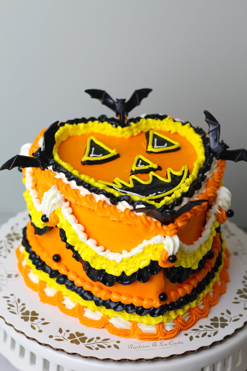 pastries51's tweet image. It's Halloween season, and what could be better than enjoying a spooky cake? Trick-or-treaters and party-goers alike, let's celebrate the season's festivities with plenty of tasty treats! 🎃 

#halloweencake #treatyourself #pumpkincake #lambethcake