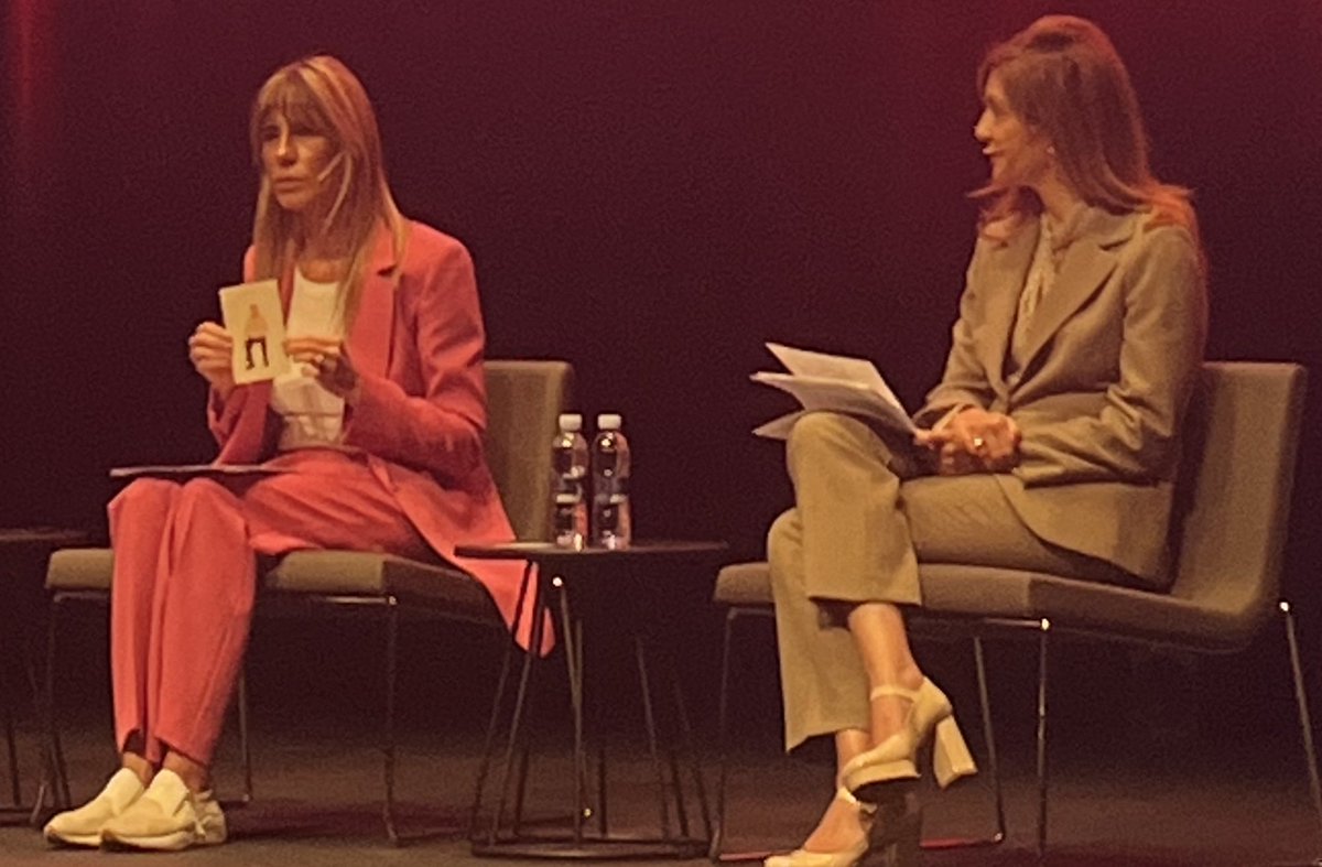 🗣️Interesante diálogo en #Presura23 entre Alicia Muñoz (<a href="/santander_es/">Santander España</a>) y Begoña Gomez (<a href="/unicomplutense/">Complutense</a>) sobre nueva ruralidad y transformación social.

✅Ahora mismo muchas oportunidades y experiencias más socialmente innovadoras se están desarrollando en el ámbito no urbano.