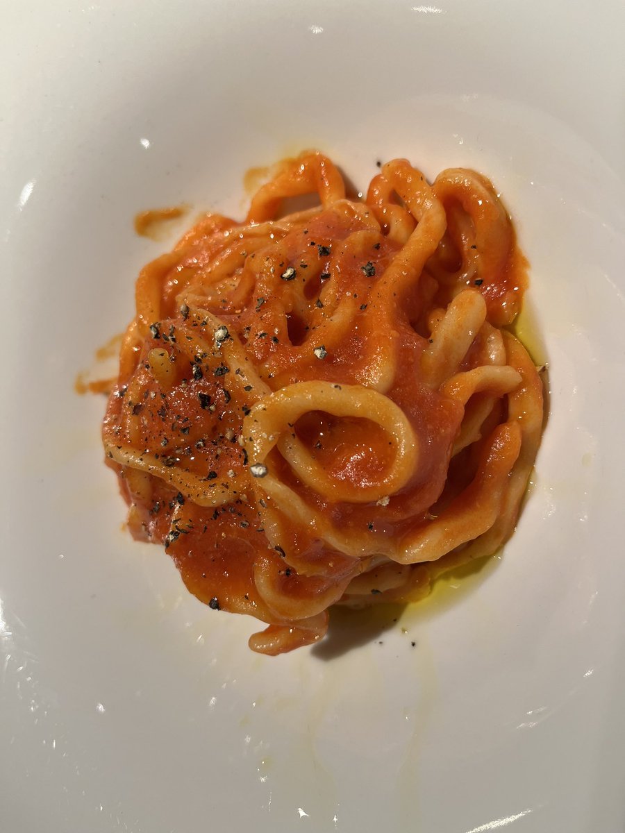JohnMFodera's tweet photo. Lunch is served! Coniglio coming… #Tuscanvines #Pinci #Aglione https://t.co/E8LowY1zBa