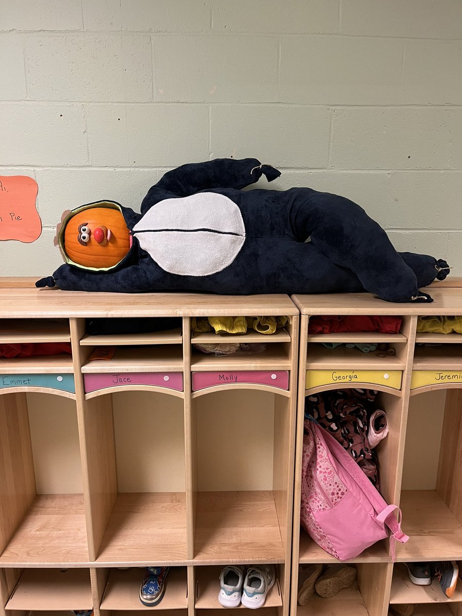 Friday was a fun day! Students were greeted off the bus by a unicorn and a shark and our Pre-Primary friends created a pumpkin person named Pumpkin Pie! Have a super weekend!