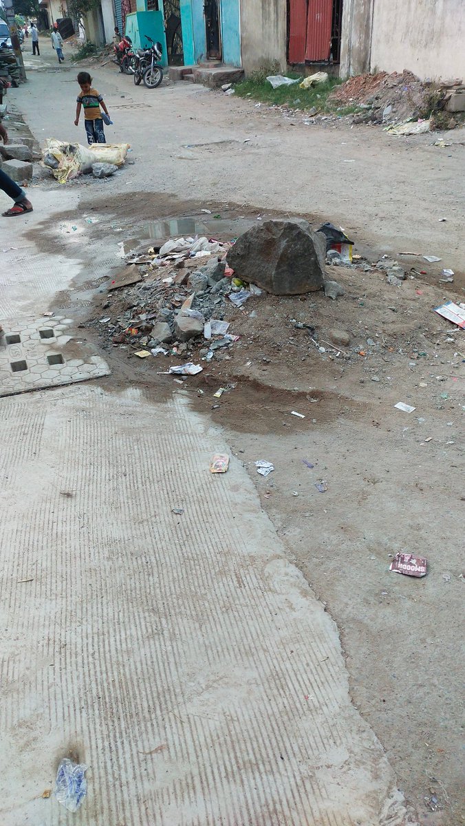 the_afroz__'s tweet photo. @GHMCOnline @HMWSSBOnline @CommissionrGHMC
This is to you inform that this pile is not taken care of while the road is being done like 15 days back and no one here to clean it up.
Hope this will be sorted out.
Location - Royal kirana Store
Mailardevpally https://t.co/AixWIalr6x