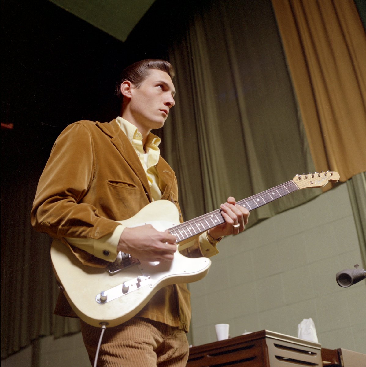 Happy Birthday, Steve Cropper! 🎸🎉 As one of the founding members of Booker T & The MGs, Mr. Cropper shaped the sound of Stax with his legendary guitar stylings. Share your birthday wishes for him below. 👇

📸: Bill Carrier Jr., Courtesy of Concord #stevecropper