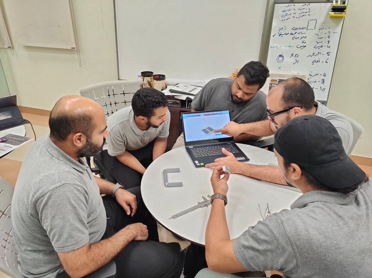 jed_college_tec's tweet photo. أسهم التعاون المستمر الذي يقدمه نادي الابتكار في الكلية مع الأقسام من خلال تقنية الطباعة الثلاثية الابعاد في نجاح العديد من المشاريع العملية. 

حيث أتم النادي بإشراف العضو يوسف العيدروس تنفيذ القطع المطلوبة لأحد مشاريع التخرج بتخصص تقنية المحركات والمركبات ، 
والذي يشترك في تنفيذه المتدربين الخريجين : بدر شويل /  بسام التركي / براء الثبيتي / البراء بافرج / صالح الغامدي

#الكلية_التقنية_بجدة
#التدريب_التقني