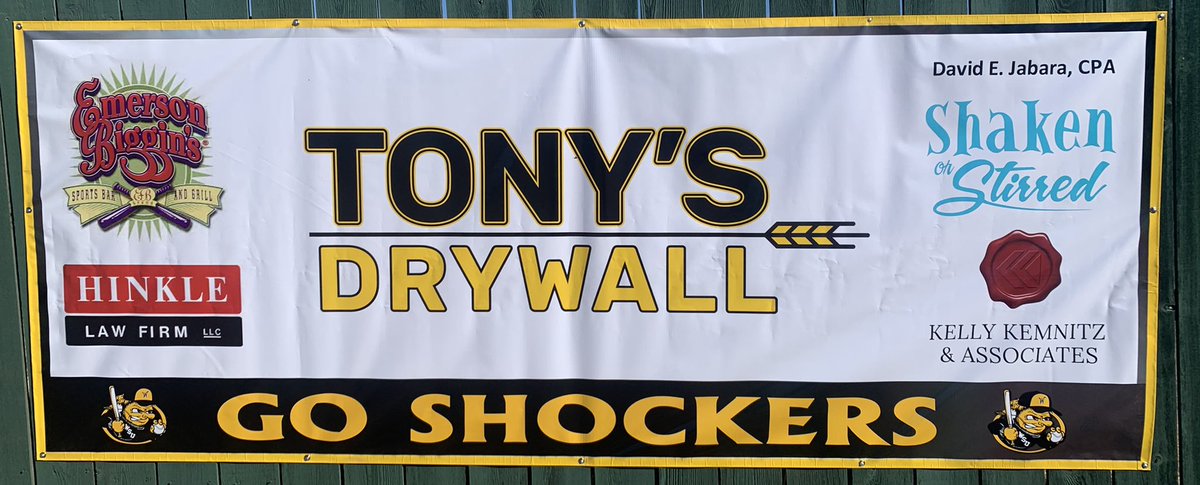 coachbriangreen's tweet image. Thank you @GoShockers @GoShockersBSB supporters for the sold out AWESOME turnout at Tallgrass for alumni golf event. Now onto our events today!