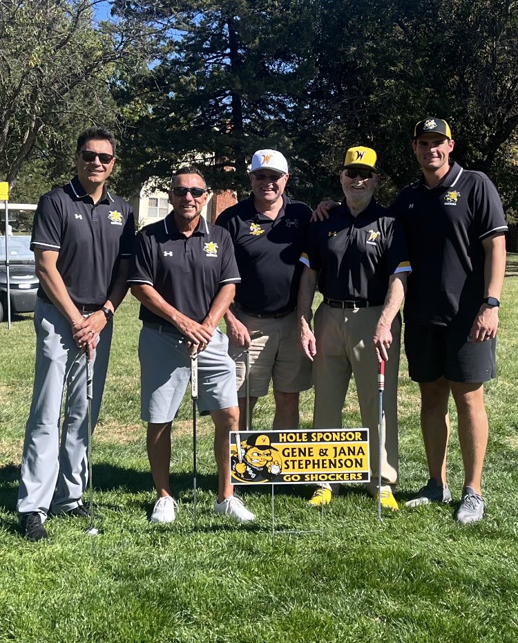 coachbriangreen's tweet image. Thank you @GoShockers @GoShockersBSB supporters for the sold out AWESOME turnout at Tallgrass for alumni golf event. Now onto our events today!