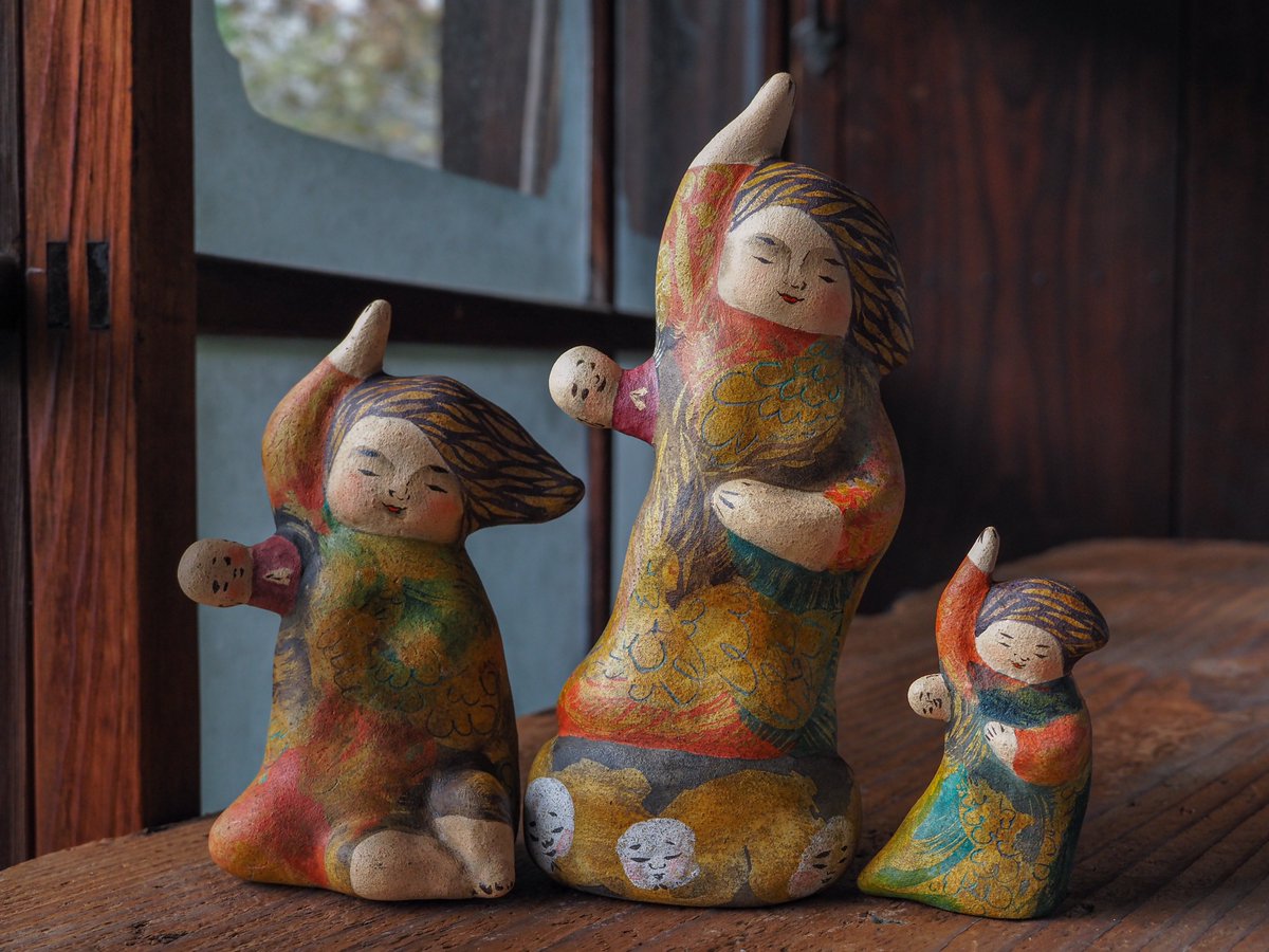 摩耶夫人を3人作りました。
お釈迦さまが誕生してます。
#daisukehayashiart #dh土人形 #土人形
#仏像 #釈迦 #摩耶夫人 #buddhastatue