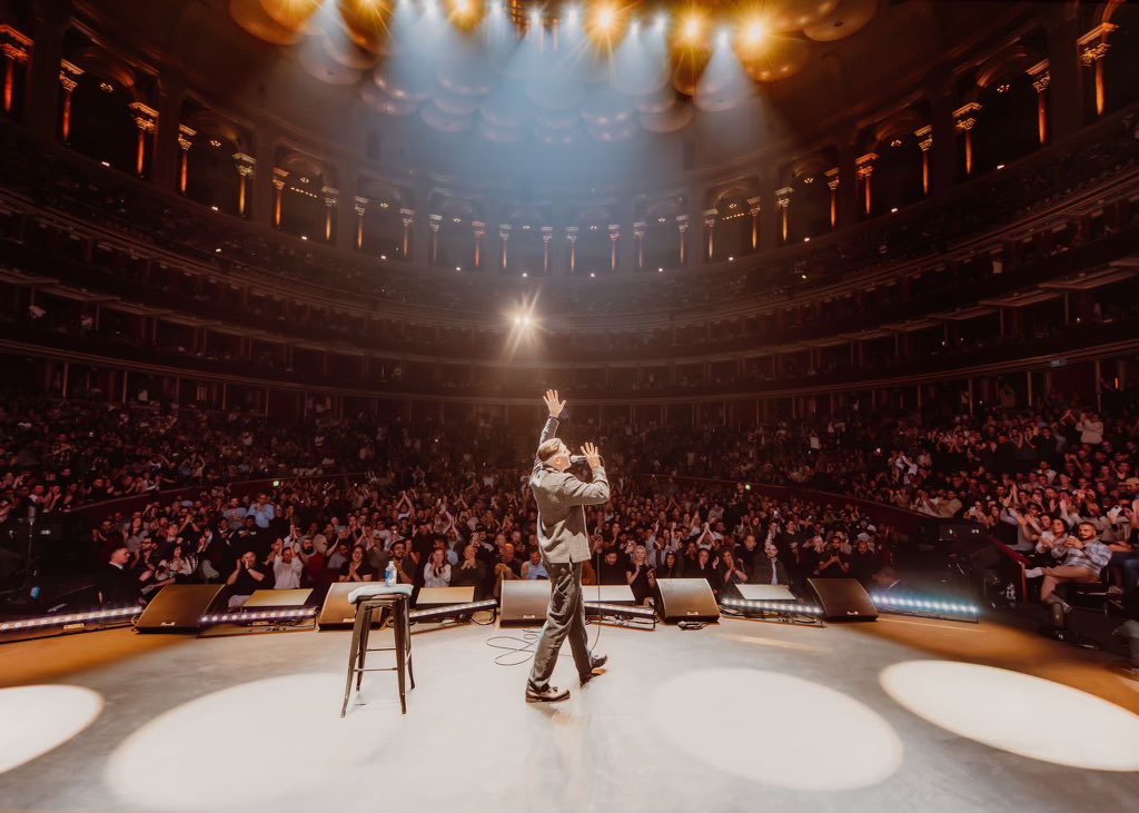 LONDON. Royal Albert Hall. It was an honor 🙏❤️ #TheLifeTour