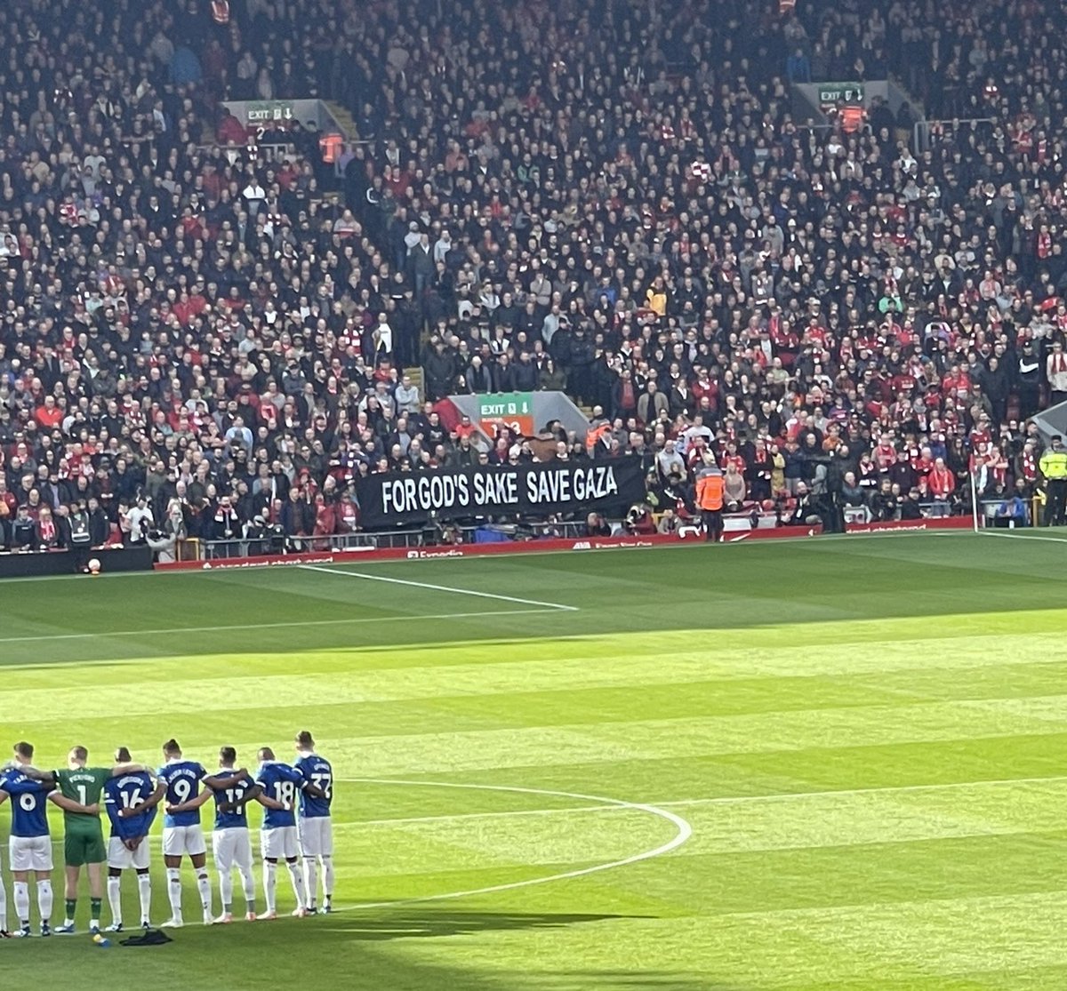 Liverpool fans today with a banner reading ‘For God’s Sake Save Gaza’ 🇵🇸