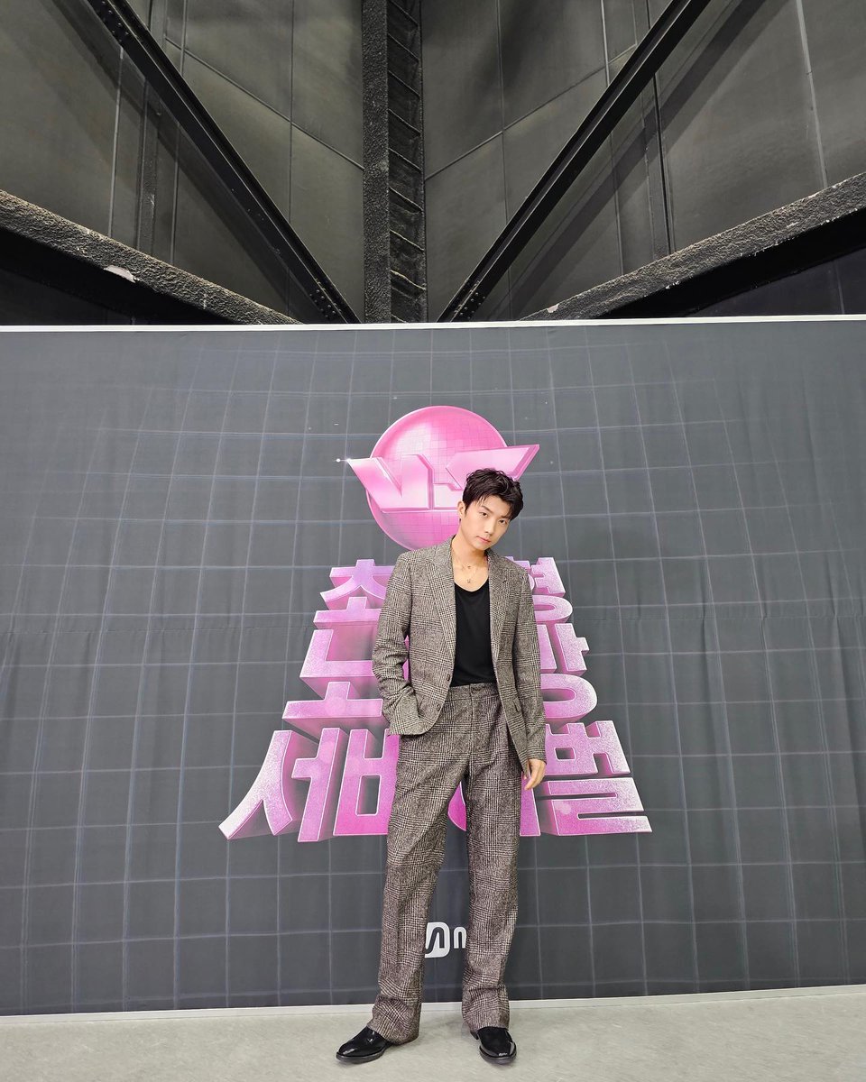 우커 tweet media