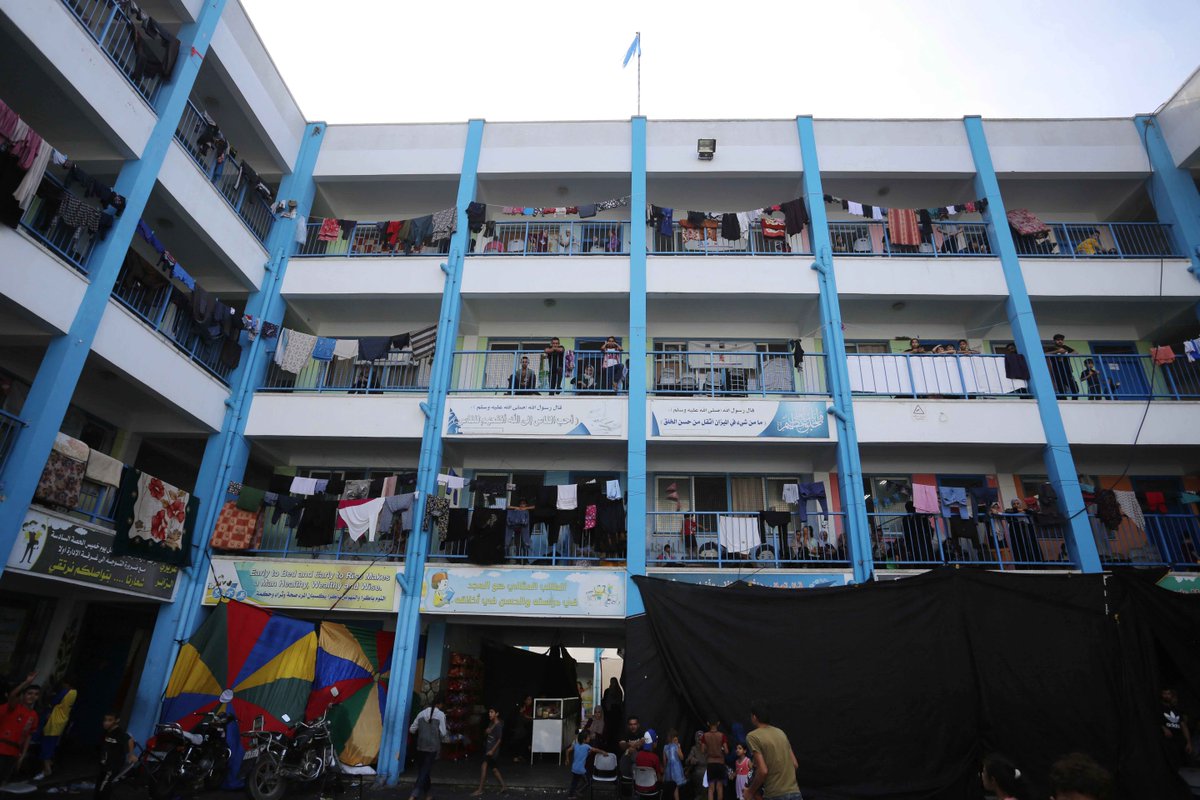 ℹ️ UNRWA es la mayor misión de la ONU en #Gaza. Trabajamos allí desde hace décadas. Por eso, hemos podido dar una repuesta rápida a esta emergencia. Ahora mismo, más de medio millón de personas se encuentran refugiadas en nuestras instalaciones.

Ayuda en ayudagaza.com