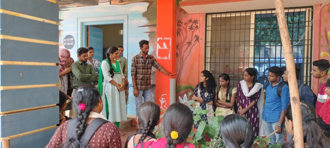 BA 1st year students from Sadvidya Degree college, visited Swachh kalika exhibition TMC Sandur. Learnt about various waste management topics like Home composting, Source segregation, plastic free lifestyle, rain water harvesting DWCC. 
TMC Sandur