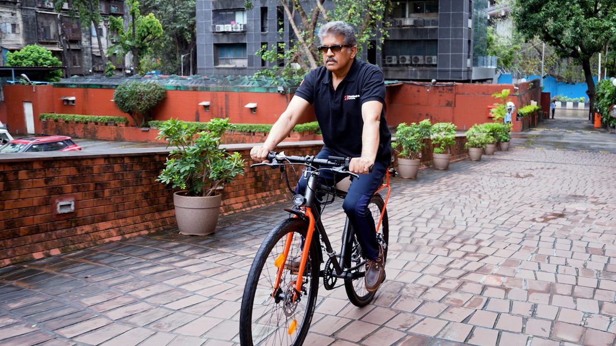 A bunch of IIT Bombay guys have made us proud again. They’ve created the first foldable diamond frame e-bike with full-size wheels in the world. That makes the bike not only 35% more efficient than other foldable bikes but it makes the bike stable at higher than medium speed. And