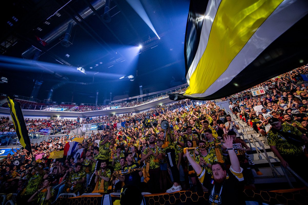 TeamVitality's tweet photo. 5 years already @GoldenHornets 

From 2018 to today you are the heart of the hive, without you, events wouldn't have the same flavour 🐝

Thank you for all these years of passion and loyalty 💛 https://t.co/d4efukToVo