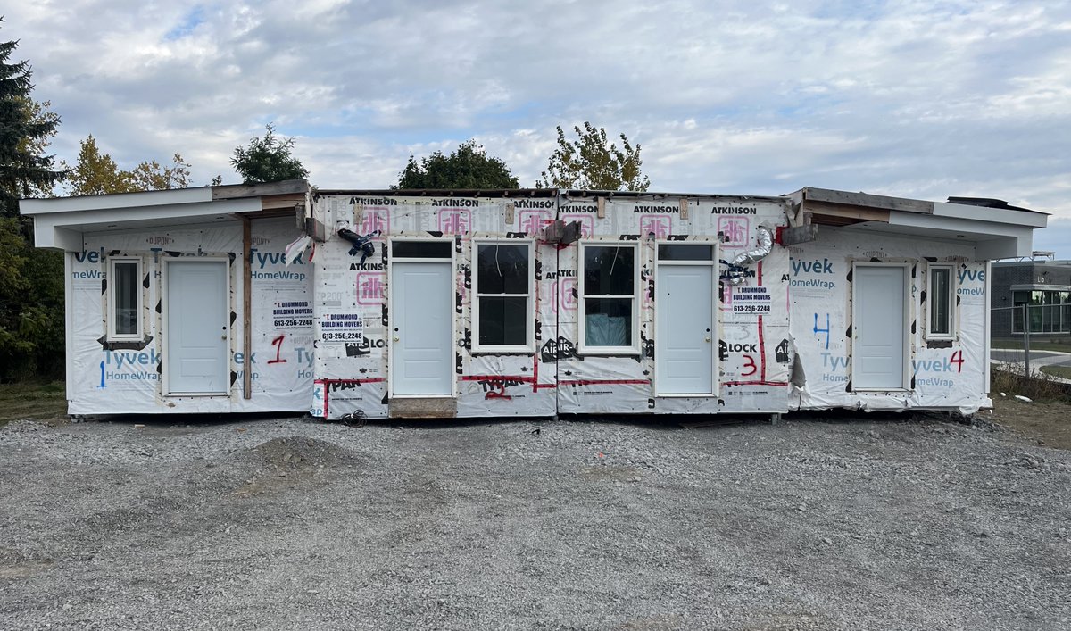 DanFramerdan's tweet image. The #TinyHomes are now a 4 plex of #TinyTowns. Can't wait for #BCIP students to bring their skills to completing the exterior. Judging by the interior, the finished project will be amazing! Shout out to T. Drummond Building Movers for their expertise. #SHSM #OYAP