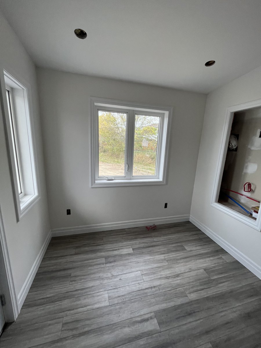 DanFramerdan's tweet image. The #TinyHomes are now a 4 plex of #TinyTowns. Can't wait for #BCIP students to bring their skills to completing the exterior. Judging by the interior, the finished project will be amazing! Shout out to T. Drummond Building Movers for their expertise. #SHSM #OYAP