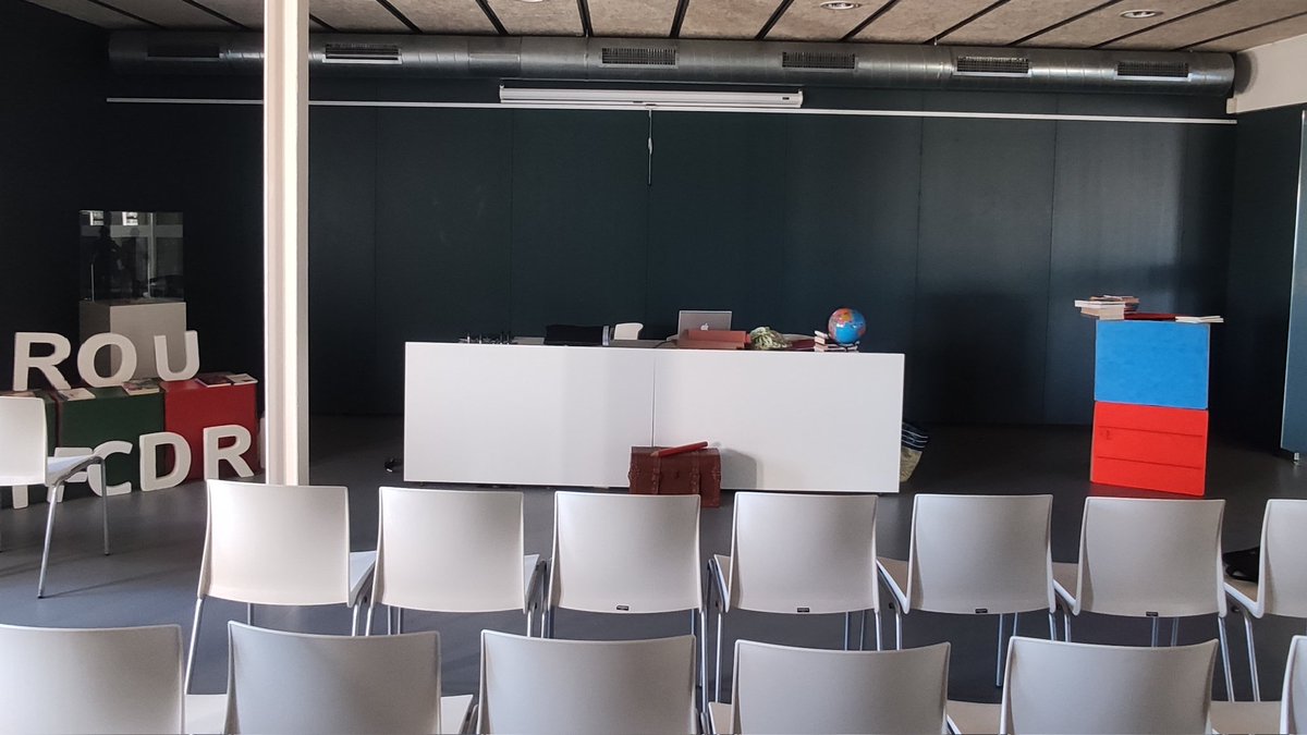 jordi_folck's tweet photo. Hem punxat! Que trista la vida del creador i dels artistes. Hem fet quasi 400 Kms per representar l'espectacle teatral i musical sobre @AnyVallverdu  i no ha vingut ningú. Els deltebrencs han preferit quedar-se a casa. Profundament decebut! Trist! @DeltebreBiblio @ajdeltebre https://t.co/IOx7QYc2iN