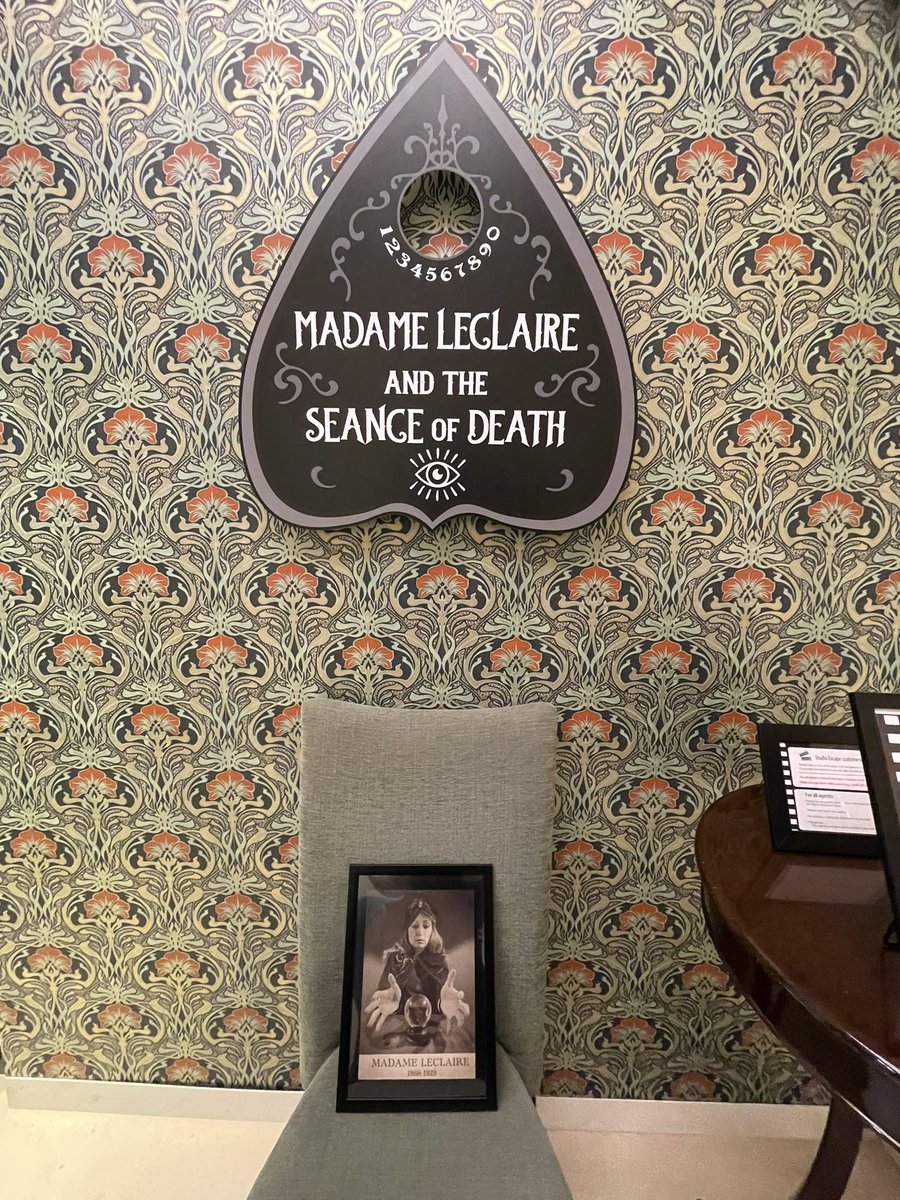 Aya_0n's tweet image. マダム･ルクレールと死の交霊会
スイートルームに乗り込んできました。さすがの電子ギミックと演出で、ここでしかできない体験をじっくり味わえた！！
#スタジオエスケープ