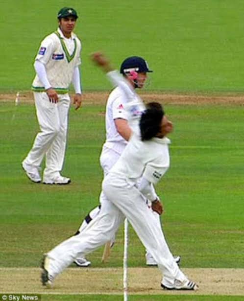 ihassanraza's tweet photo. @iamamirofficial Hahahahaha aqal ki baat bhi kon kr raha 😂😂😂😂 https://t.co/FZYRNa0gJz