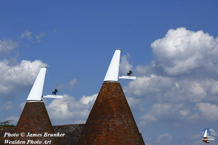 #Oast house cowls and fluffy clouds, a typical #Kent scene, available as #prints mouse mats #mugs here, FREE SHIPPING in UK!: lens2print.co.uk/imageview.asp?…
#AYearForArt #BuyIntoArt #oasthouse #architecture #barns #historicbuilding #blackhorse, #clouds #skyscape #cloudscape #rooftops