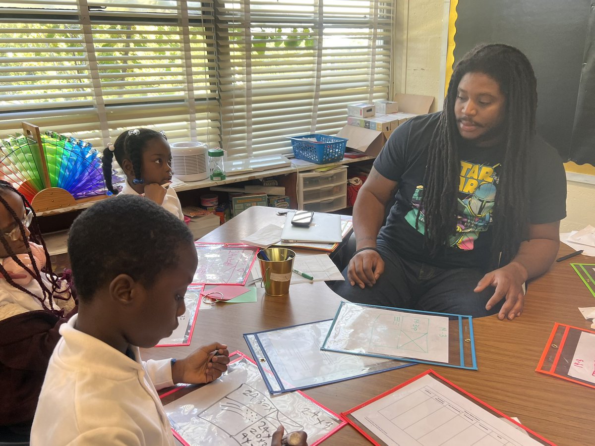 CHES_TAG's tweet photo. More Math Focus Groups with Mr. McCotter in 4th grade! Students arts working on multiplication using the area model. #chesMcCotter4 #CHESTAG4 #chesfocusgroups @capitolheightse https://t.co/DB8AekYGGM