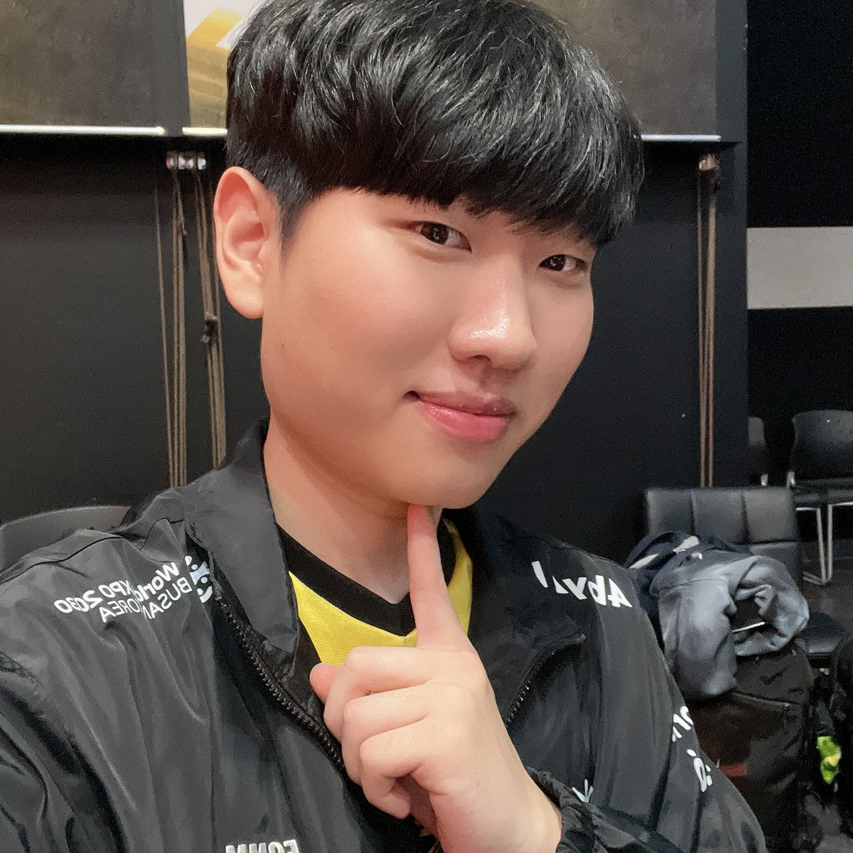 hle_mogu's tweet photo. 10/21 vs 미래엔세종 팬미팅
핫도그~ 🌭
#LSB_WIN #현수 #HYUNSU https://t.co/dZK2iYyos0