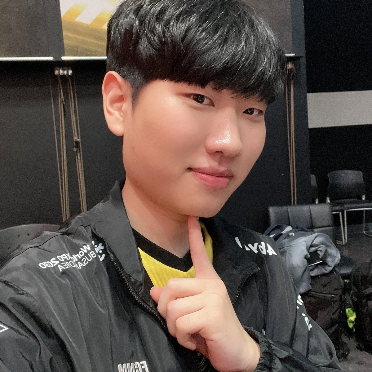 hle_mogu's tweet photo. 10/21 vs 미래엔세종 팬미팅
핫도그~ 🌭
#LSB_WIN #현수 #HYUNSU https://t.co/dZK2iYyos0