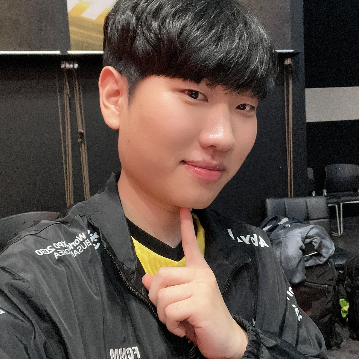 hle_mogu's tweet photo. 10/21 vs 미래엔세종 팬미팅
핫도그~ 🌭
#LSB_WIN #현수 #HYUNSU https://t.co/dZK2iYyos0