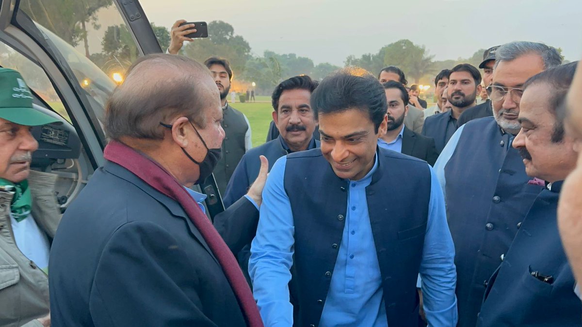 TeamHamzaSS's tweet photo. Quaid Mian Nawaz Sharif has reached Minar-e-Pakistan.
#خوش_آمدید_نوازشریف https://t.co/YfBmkOzR5K