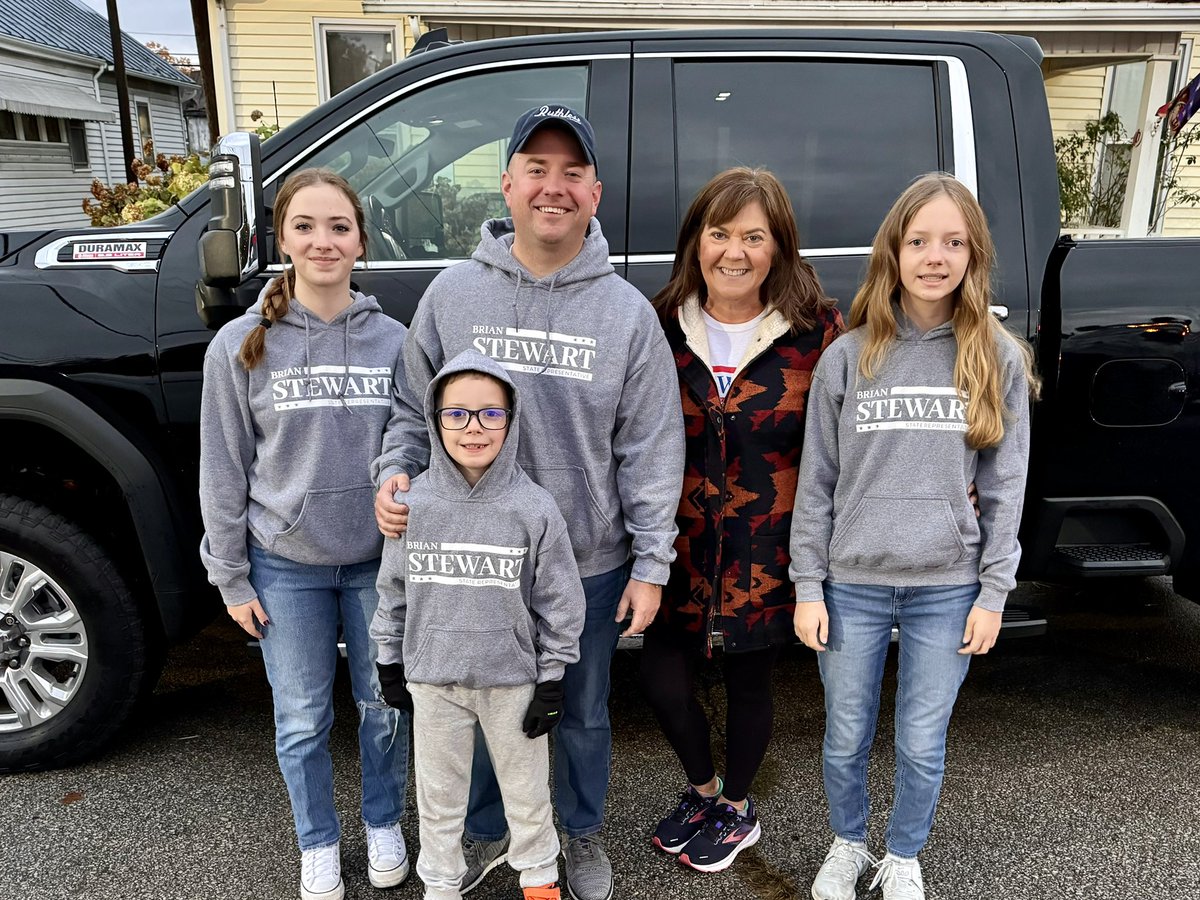 BrianStewartOH's tweet photo. A little rain couldn’t keep #StewartForOhio out of the #PumpkinShow parade! Fun times in #OH12 last night. @CvillePShow https://t.co/h1ECreFLqq