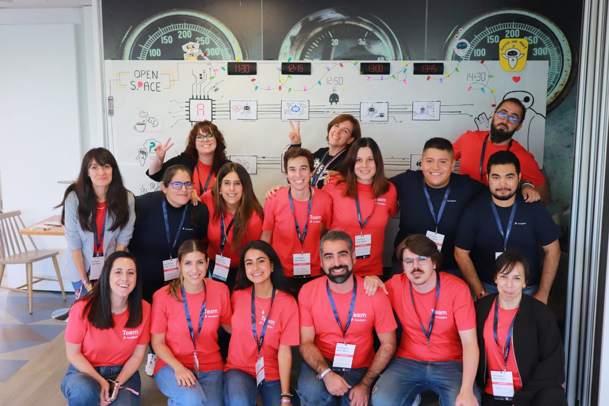 paradigmate's tweet photo. Cerramos la 5ª edición de #ParadigmaOS con una inmensa sonrisa. Gracias a las personas que habéis asistido y conseguido que el evento sea un éxito 🥳 Gracias a @couchbase, @GoogleCloud_ES y #Goodly por el apoyo. ¡Nos vemos el año que viene! 👋 https://t.co/nC0NvE2Wav