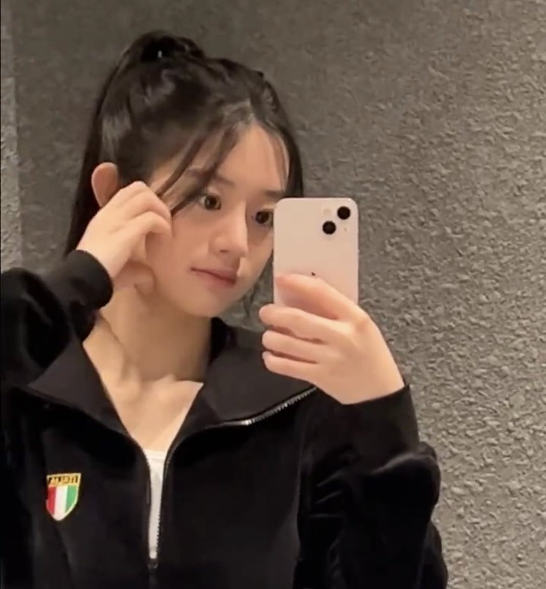 mimozpics's tweet photo. mimoz matching jackets 🫶🏼 https://t.co/yiZcSXdyu9