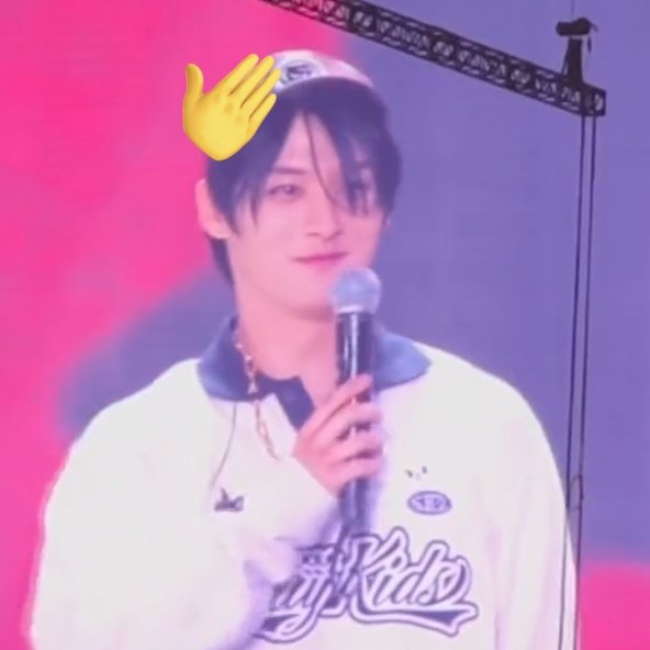 smolsungies's tweet photo. i appreciate minho so much for telling us and i hope he knows he can take as much time as he needs  but honestly...he's done so incredibly well today, he really shined through the power and energy he brings and i feel nothing but proud and overwhelming love for him🫂🥹 https://t.co/wCFqsvFHLB