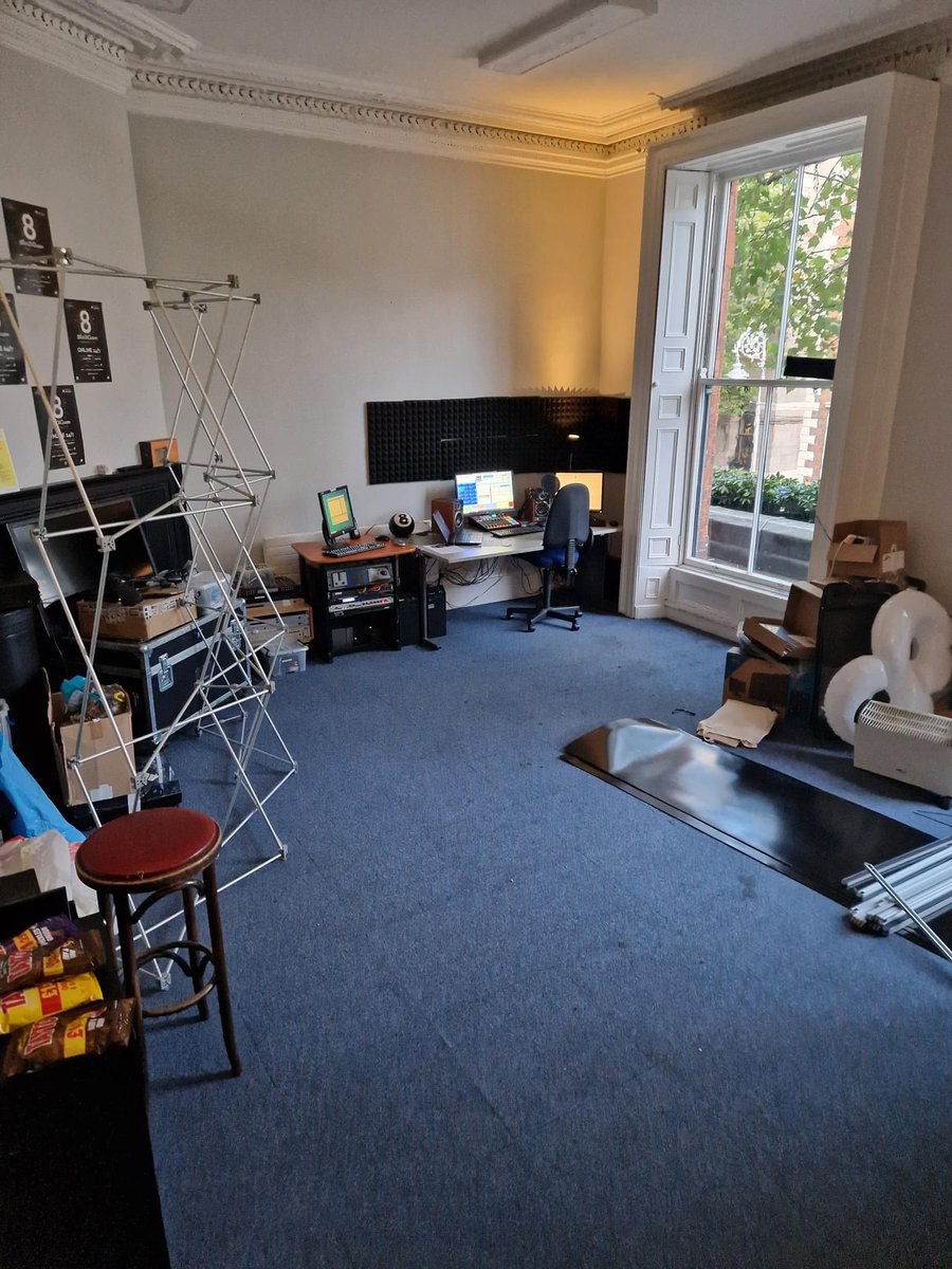 8RadioIreland's tweet photo. 💥NEWS💥
8Radio is moving! Our current home on Dawson Street is up for renovation so we're need an alternative space ! 200sq ft should do it &amp; obvs nothing crazy on the rent!! City Centre preferred but all areas considered. We're dead sound &amp; clean! Please share thank you !! 😊 https://t.co/Lg9drLI1pu