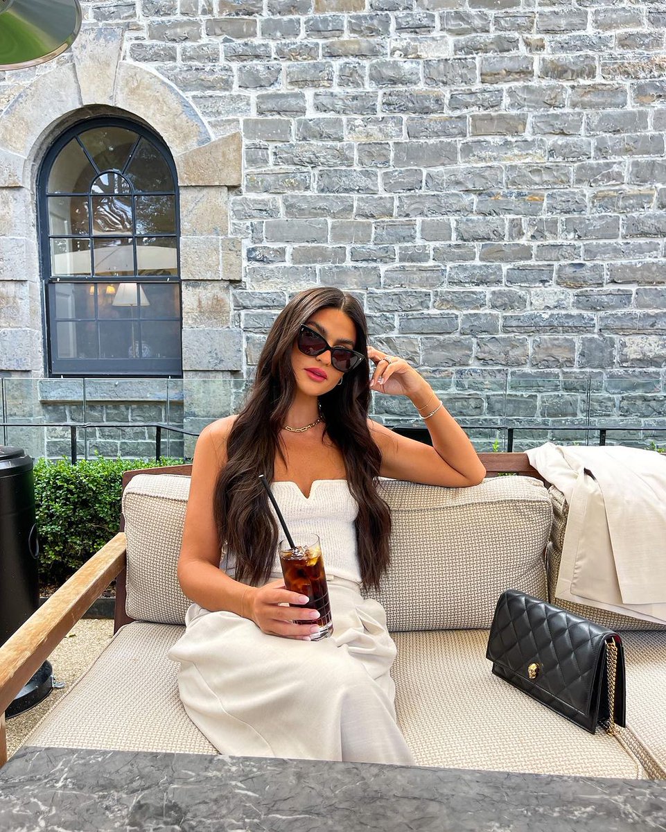 Relax and indulge in our specially curated drinks menu as you sit and savour the dichotomy of The Courtyard Terrace this weekend ✨ 📸 @lynnkelly_