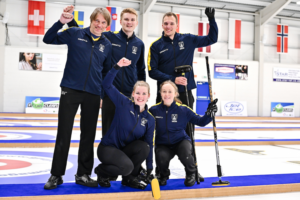 worldcurling's tweet photo. Watch the World Mixed medal games! https://t.co/KMfNFc8DSH

⏰ 14:30 in Aberdeen, Scotland
🥇🥈 Sweden v Spain
🥉 Norway v Canada https://t.co/T0LdyuzuZA